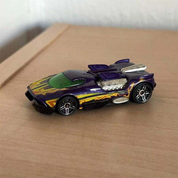 Vintage Hot Wheels Maelstrom 2000 Purple Die-Cast Car with Flames Y2K - Picture 1 of 6